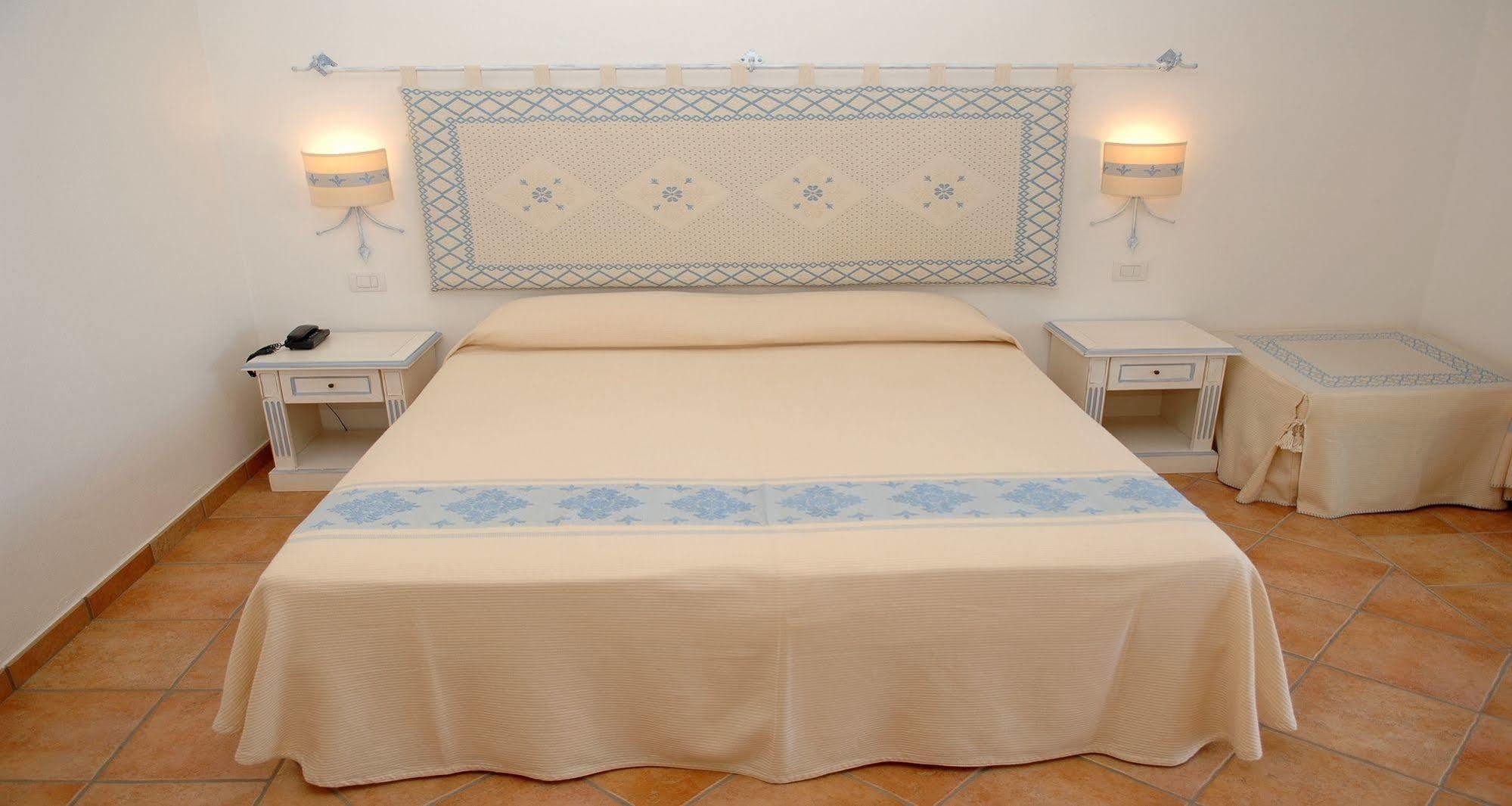 סאן תאודורו Hotel Costa Caddu מראה חיצוני תמונה
