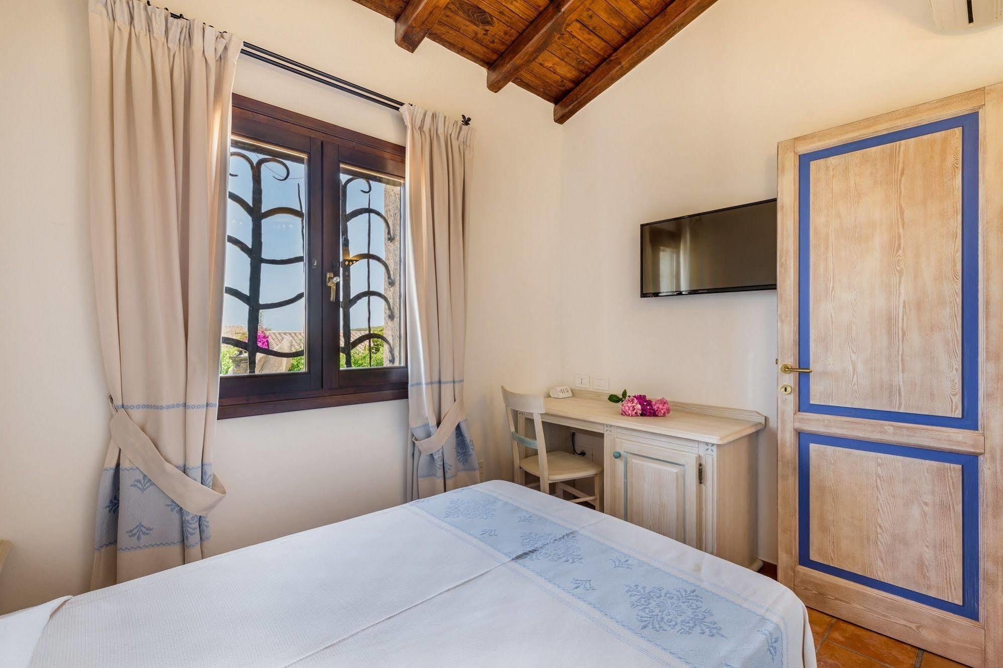 סאן תאודורו Hotel Costa Caddu מראה חיצוני תמונה