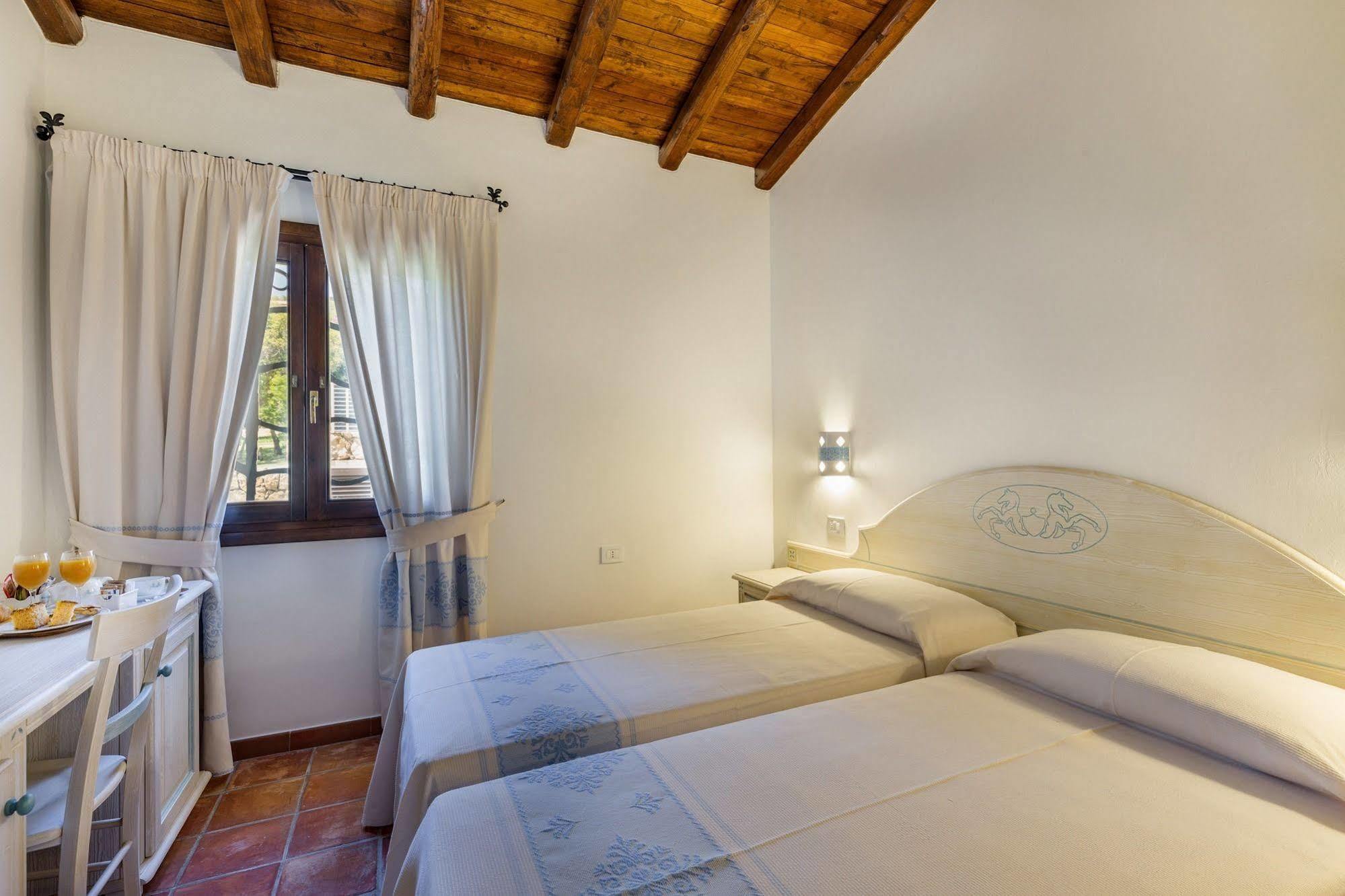 סאן תאודורו Hotel Costa Caddu מראה חיצוני תמונה