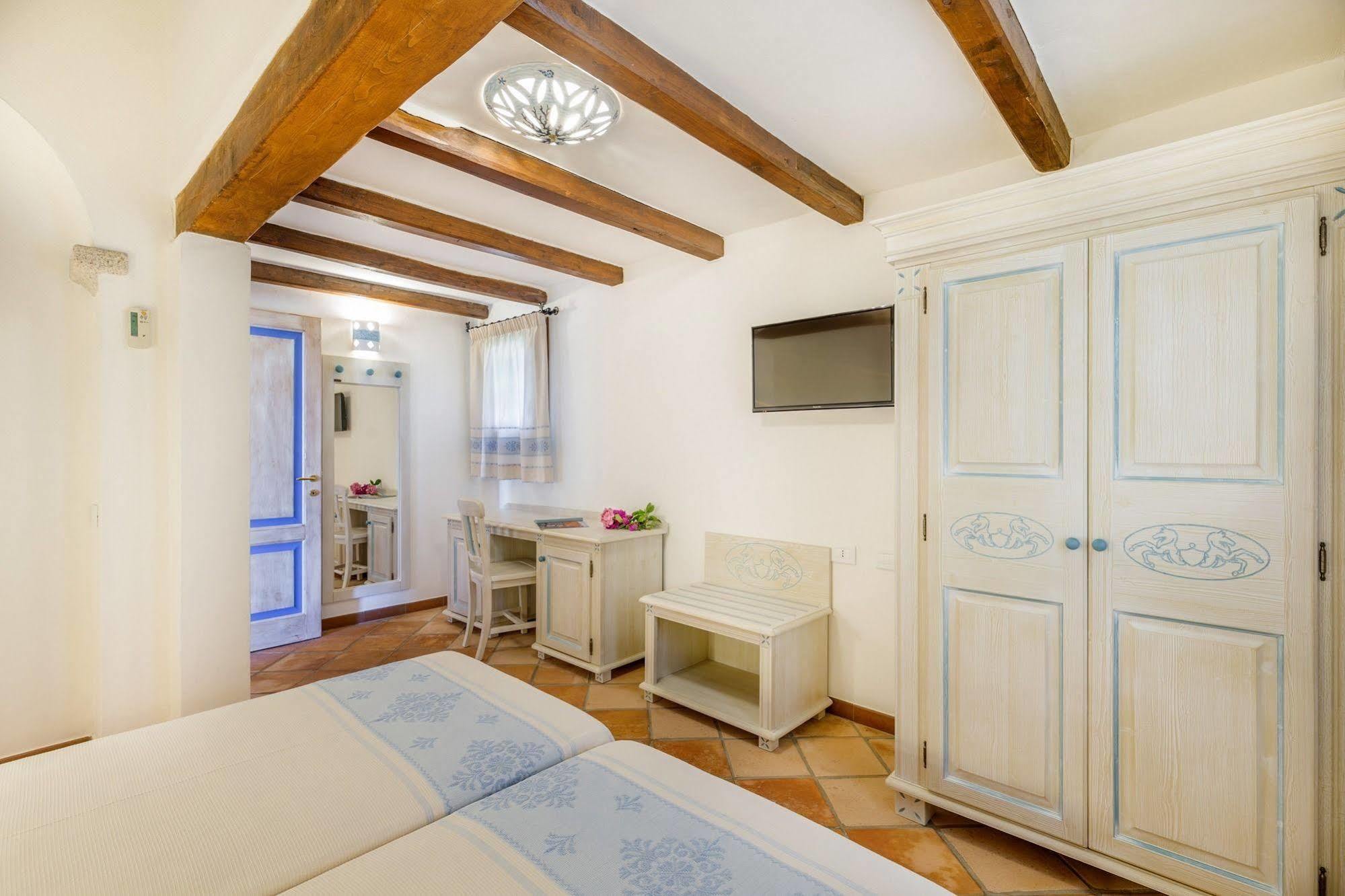 סאן תאודורו Hotel Costa Caddu מראה חיצוני תמונה