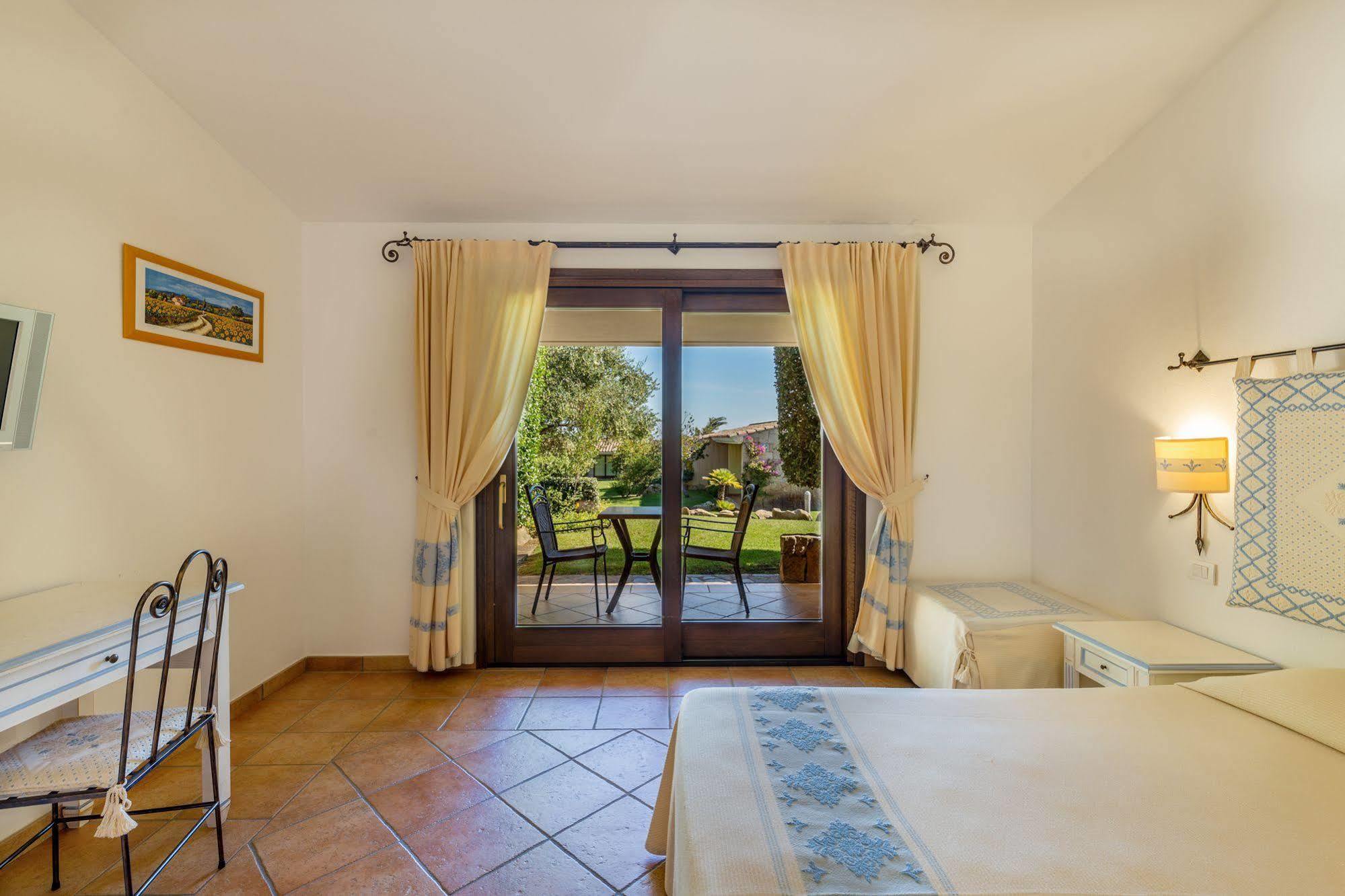 סאן תאודורו Hotel Costa Caddu מראה חיצוני תמונה